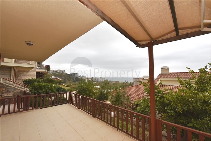 فيلا بإطلالات بانورامية ساحر على البحر في منطقة كوناكليه – ألانيا