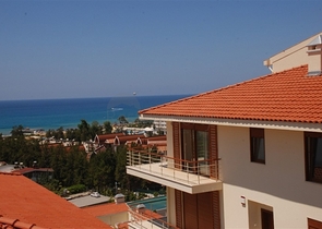 فيلا بإطلالات بانورامية ساحر على البحر في منطقة كوناكليه – ألانيا