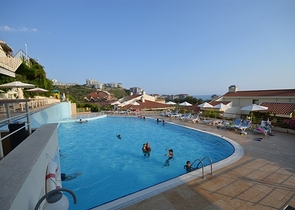 فيلا بإطلالات بانورامية ساحر على البحر في منطقة كوناكليه – ألانيا