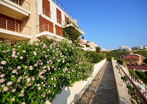 فيلا بإطلالات بانورامية ساحر على البحر في منطقة كوناكليه – ألانيا