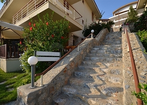 فيلا بإطلالات بانورامية ساحر على البحر في منطقة كوناكليه – ألانيا