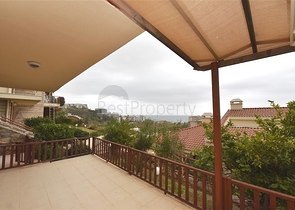 فيلا بإطلالات بانورامية ساحر على البحر في منطقة كوناكليه – ألانيا