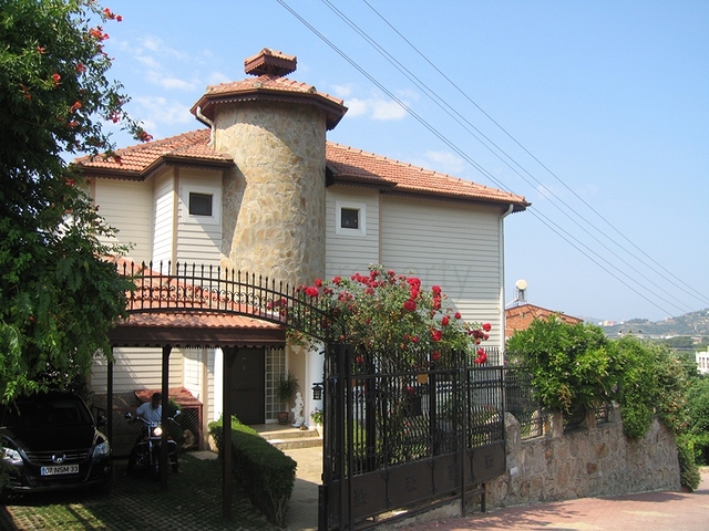 فيلا بتخطيط 4+1 في منطقة أوبا – ألانيا