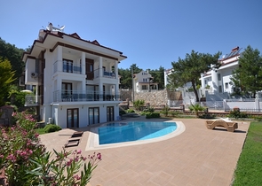 فيلا للبيع بالقرب من بحيرة هيسارونو