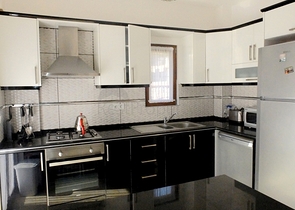 فيلا للبيع بالقرب من بحيرة هيسارونو