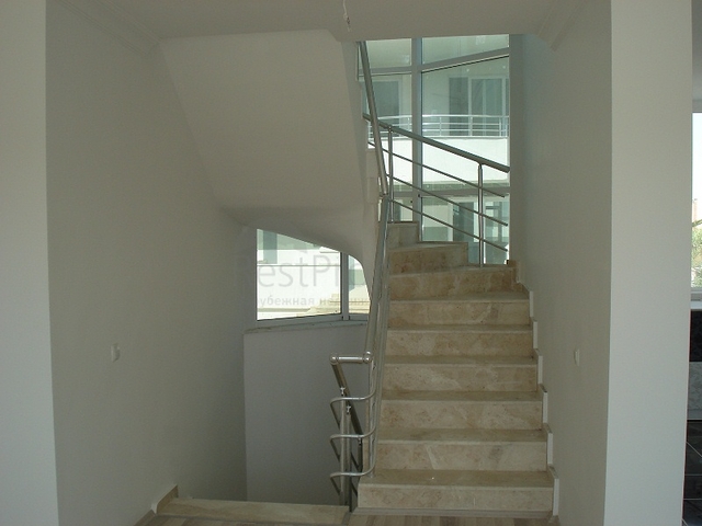 4 + 1 فيلا بحمام سباحة للبيع من المالك مباشرة