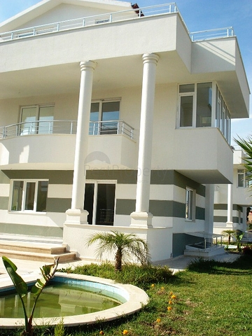 4 + 1 فيلا بحمام سباحة للبيع من المالك مباشرة