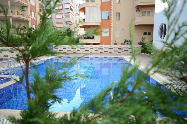 شقة بتخطيط 1+1 في منطقة محمودلار - ألانيا