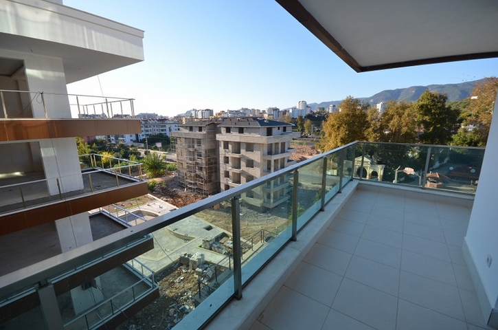 مجمع سكني  على الطراز الحديث بأرقى التفاصيل في منطقة كاستل – ألانيا