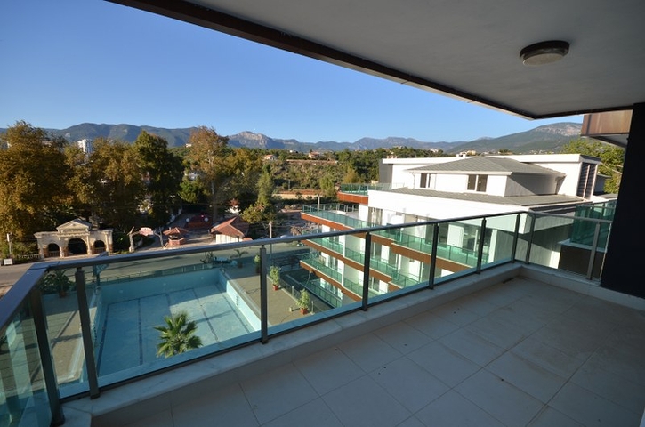 مجمع سكني  على الطراز الحديث بأرقى التفاصيل في منطقة كاستل – ألانيا