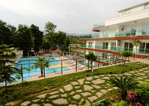 مجمع سكني  على الطراز الحديث بأرقى التفاصيل في منطقة كاستل – ألانيا