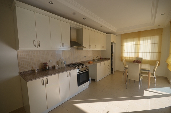 شقة دوبلكس مؤثثة بسعر مميز في منطقة أوبا - ألانيا