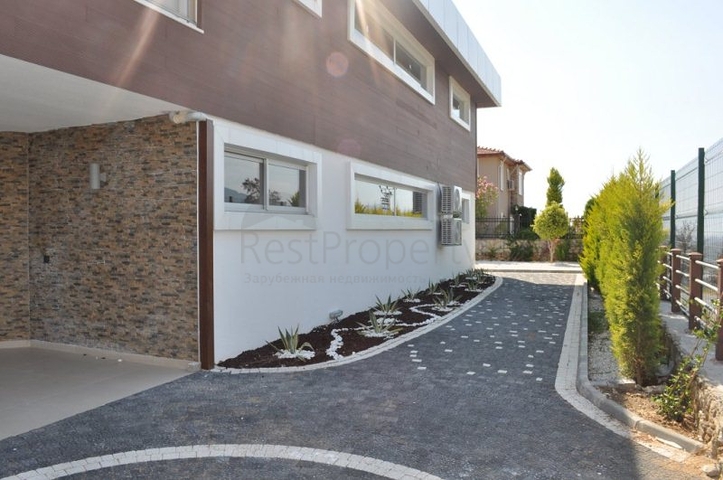 فيلا للبيع من قبل المالك مع إطلالة رائعة على البحر الأبيض المتوسط و المدينة في منطقة كارجي جاك – ألانيا