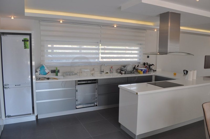 فيلا للبيع من قبل المالك مع إطلالة رائعة على البحر الأبيض المتوسط و المدينة في منطقة كارجي جاك – ألانيا