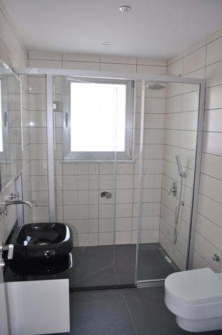 فيلا للبيع من قبل المالك مع إطلالة رائعة على البحر الأبيض المتوسط و المدينة في منطقة كارجي جاك – ألانيا