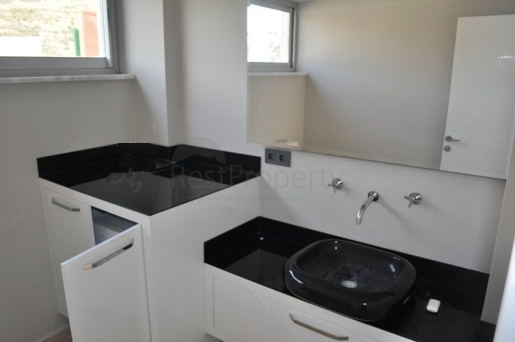 فيلا للبيع من قبل المالك مع إطلالة رائعة على البحر الأبيض المتوسط و المدينة في منطقة كارجي جاك – ألانيا