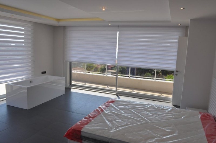 فيلا للبيع من قبل المالك مع إطلالة رائعة على البحر الأبيض المتوسط و المدينة في منطقة كارجي جاك – ألانيا