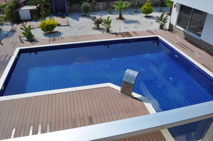 فيلا للبيع من قبل المالك مع إطلالة رائعة على البحر الأبيض المتوسط و المدينة في منطقة كارجي جاك – ألانيا