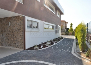 فيلا للبيع من قبل المالك مع إطلالة رائعة على البحر الأبيض المتوسط و المدينة في منطقة كارجي جاك – ألانيا