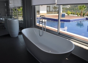 فيلا للبيع من قبل المالك مع إطلالة رائعة على البحر الأبيض المتوسط و المدينة في منطقة كارجي جاك – ألانيا