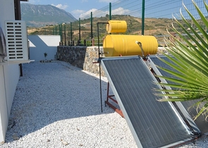 فيلا للبيع من قبل المالك مع إطلالة رائعة على البحر الأبيض المتوسط و المدينة في منطقة كارجي جاك – ألانيا