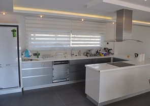 فيلا للبيع من قبل المالك مع إطلالة رائعة على البحر الأبيض المتوسط و المدينة في منطقة كارجي جاك – ألانيا