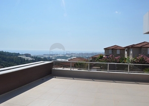 فيلا للبيع من قبل المالك مع إطلالة رائعة على البحر الأبيض المتوسط و المدينة في منطقة كارجي جاك – ألانيا