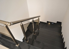 فيلا للبيع من قبل المالك مع إطلالة رائعة على البحر الأبيض المتوسط و المدينة في منطقة كارجي جاك – ألانيا