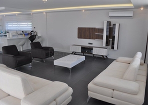 فيلا للبيع من قبل المالك مع إطلالة رائعة على البحر الأبيض المتوسط و المدينة في منطقة كارجي جاك – ألانيا