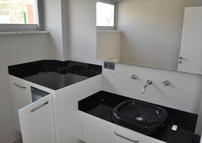 فيلا للبيع من قبل المالك مع إطلالة رائعة على البحر الأبيض المتوسط و المدينة في منطقة كارجي جاك – ألانيا