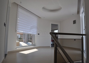 فيلا للبيع من قبل المالك مع إطلالة رائعة على البحر الأبيض المتوسط و المدينة في منطقة كارجي جاك – ألانيا