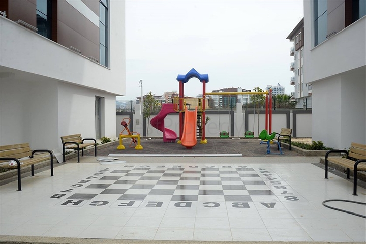 مجمع سكني حديث من قبل شركة البناء في منطقة كاستل – ألانيا