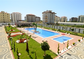 مجمع سكني حديث من قبل شركة البناء في منطقة كاستل – ألانيا