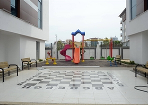 مجمع سكني حديث من قبل شركة البناء في منطقة كاستل – ألانيا