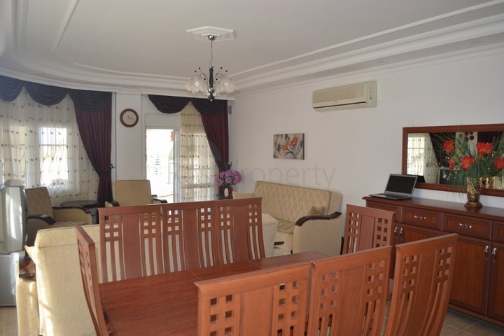 فيلا بتخطيط 3+1 بإطلالة بحرية جلية في منطقة محمود لار – ألانيا