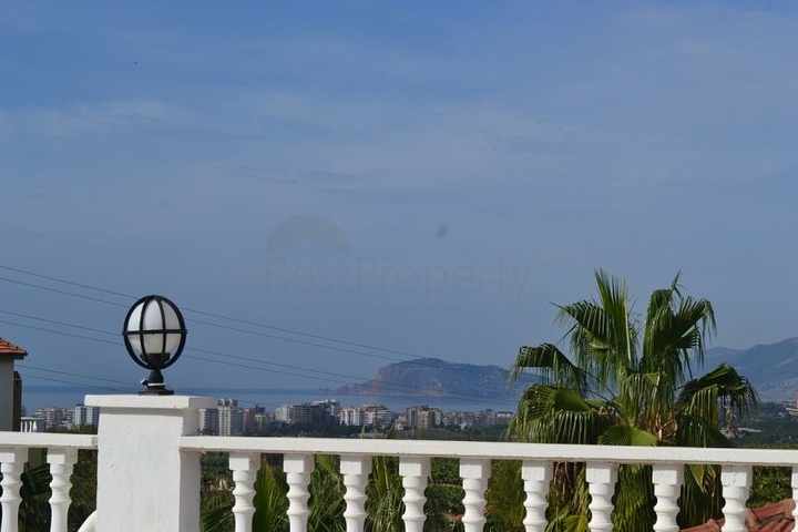 فيلا بتخطيط 3+1 بإطلالة بحرية جلية في منطقة محمود لار – ألانيا