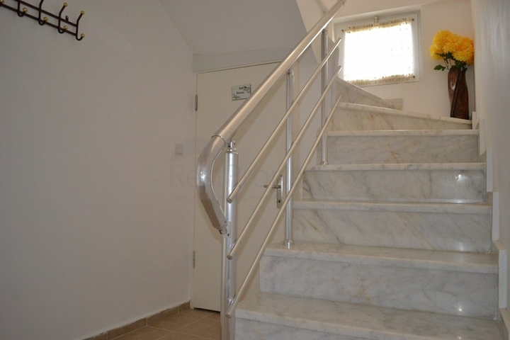 فيلا بتخطيط 3+1 بإطلالة بحرية جلية في منطقة محمود لار – ألانيا