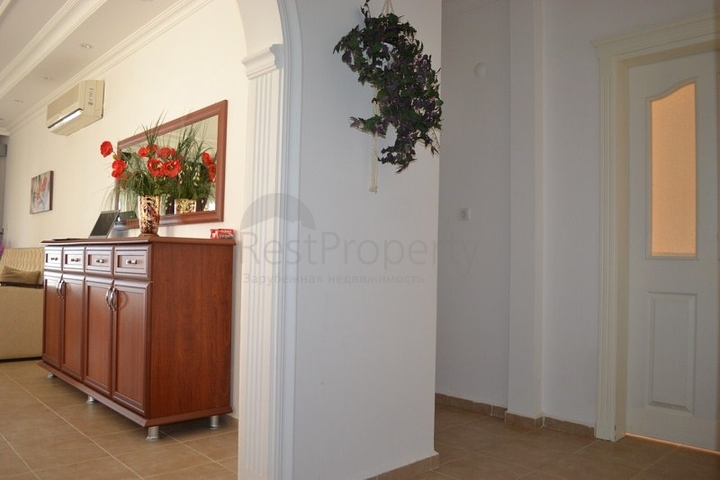 فيلا بتخطيط 3+1 بإطلالة بحرية جلية في منطقة محمود لار – ألانيا