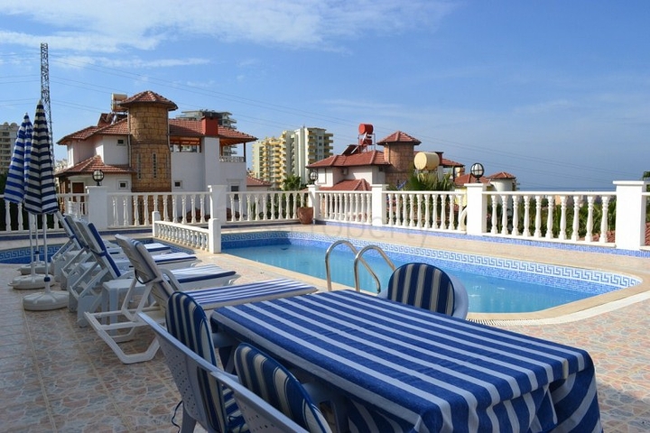 فيلا بتخطيط 3+1 بإطلالة بحرية جلية في منطقة محمود لار – ألانيا