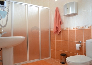 فيلا بتخطيط 3+1 بإطلالة بحرية جلية في منطقة محمود لار – ألانيا