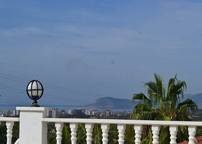 فيلا بتخطيط 3+1 بإطلالة بحرية جلية في منطقة محمود لار – ألانيا