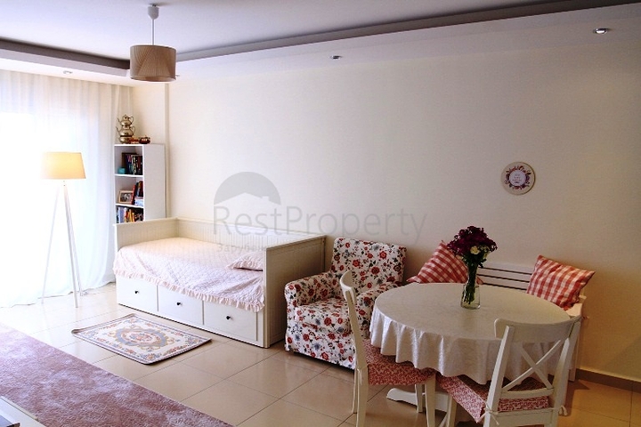 تصاميم مختلفة - دوبلكس غرفتين وصالة ضمن مجمع خمس نجوم في اوبا / الانيا 