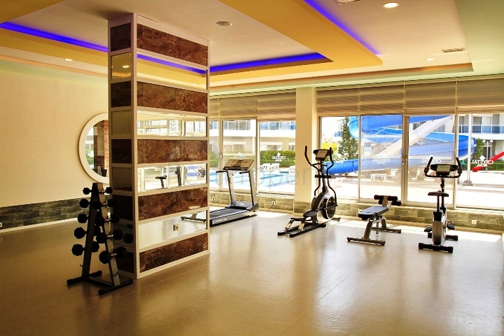 تصاميم مختلفة - دوبلكس غرفتين وصالة ضمن مجمع خمس نجوم في اوبا / الانيا 