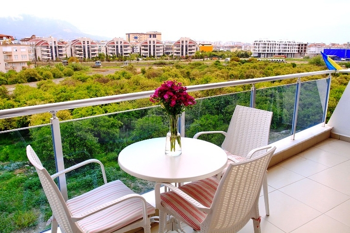 تصاميم مختلفة - دوبلكس غرفتين وصالة ضمن مجمع خمس نجوم في اوبا / الانيا 