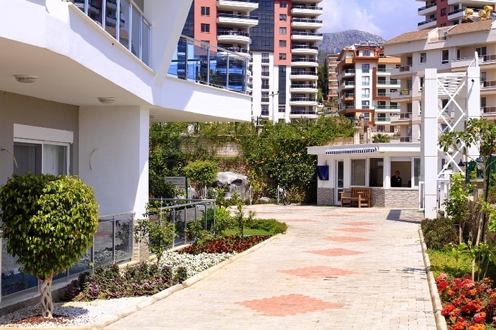 تصاميم مختلفة - دوبلكس غرفتين وصالة ضمن مجمع خمس نجوم في اوبا / الانيا 