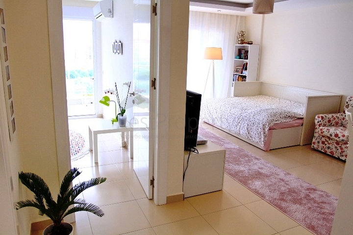 تصاميم مختلفة - دوبلكس غرفتين وصالة ضمن مجمع خمس نجوم في اوبا / الانيا 