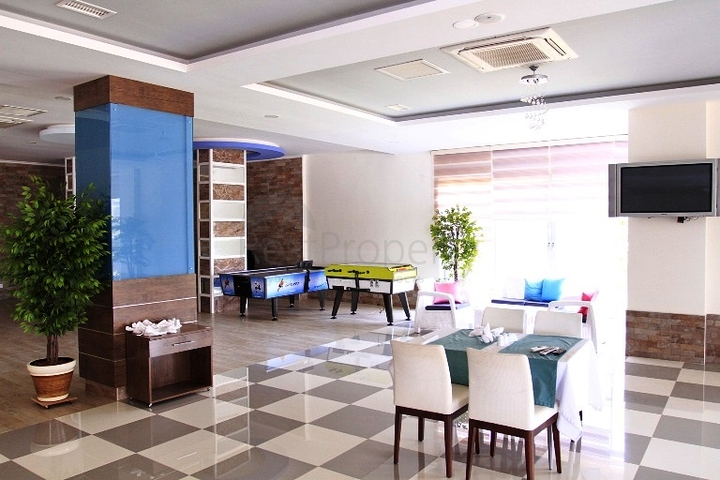 تصاميم مختلفة - دوبلكس غرفتين وصالة ضمن مجمع خمس نجوم في اوبا / الانيا 