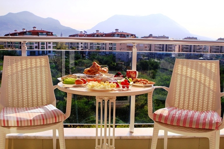 تصاميم مختلفة - دوبلكس غرفتين وصالة ضمن مجمع خمس نجوم في اوبا / الانيا 