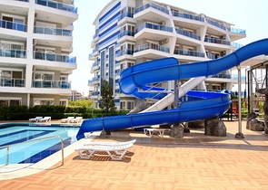 تصاميم مختلفة - دوبلكس غرفتين وصالة ضمن مجمع خمس نجوم في اوبا / الانيا 