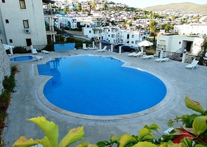  شقة بغرفتين نوم , ومسبح مشترك ,في منطقة مركزية من بودروم